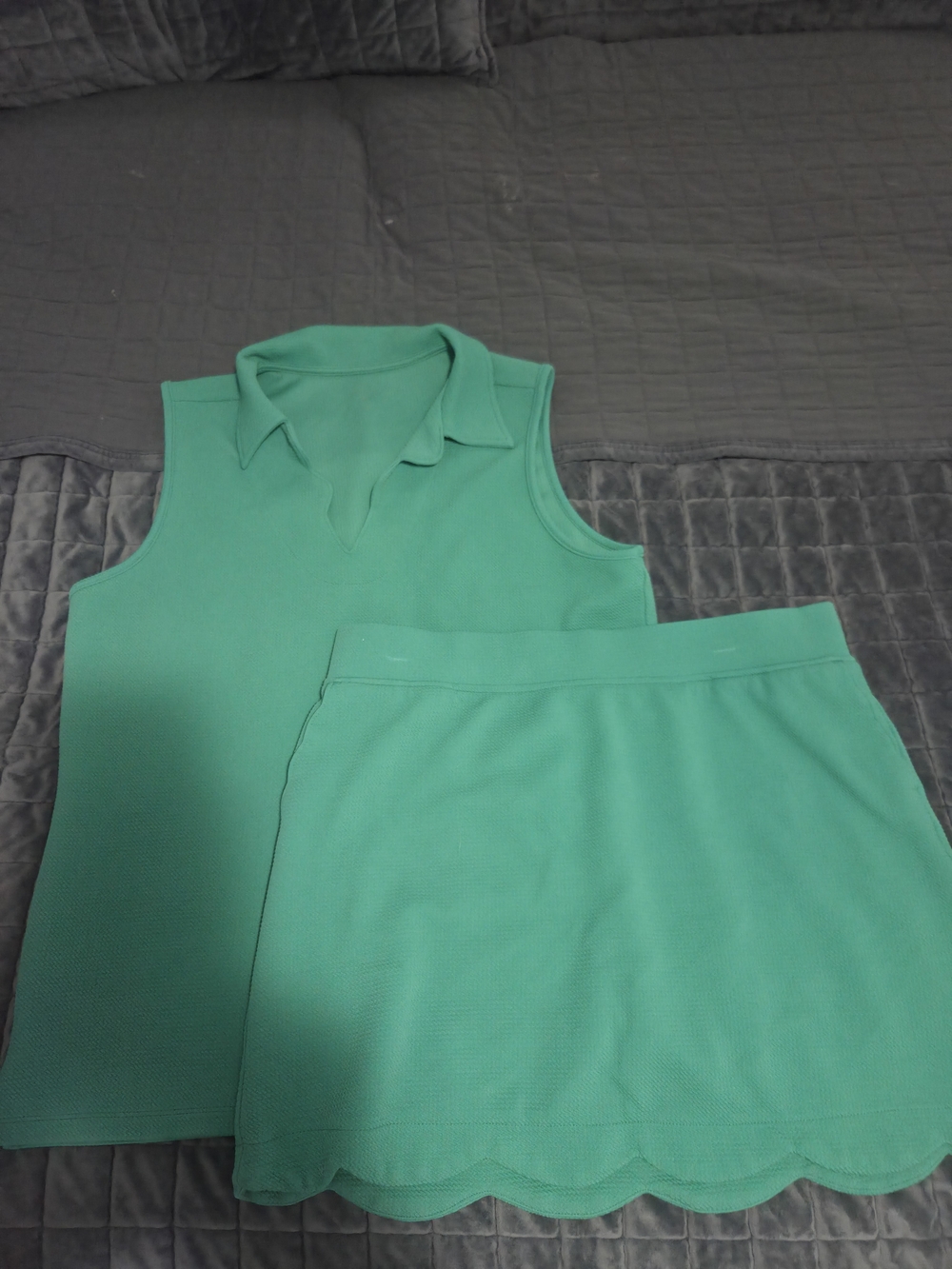 Sleeveless Knit Collar Top & Scallop Hem Skirt Set in Teal Green